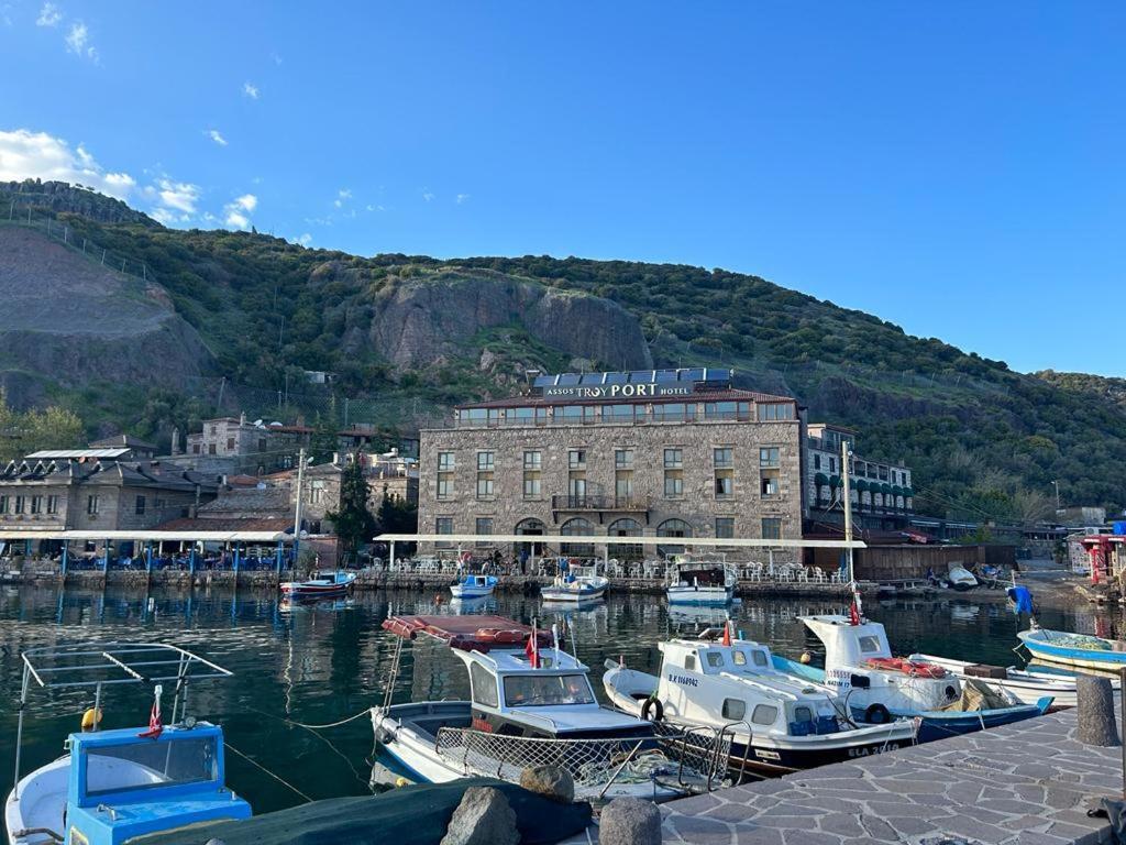 Assos Troy Port Hotel Buitenkant foto